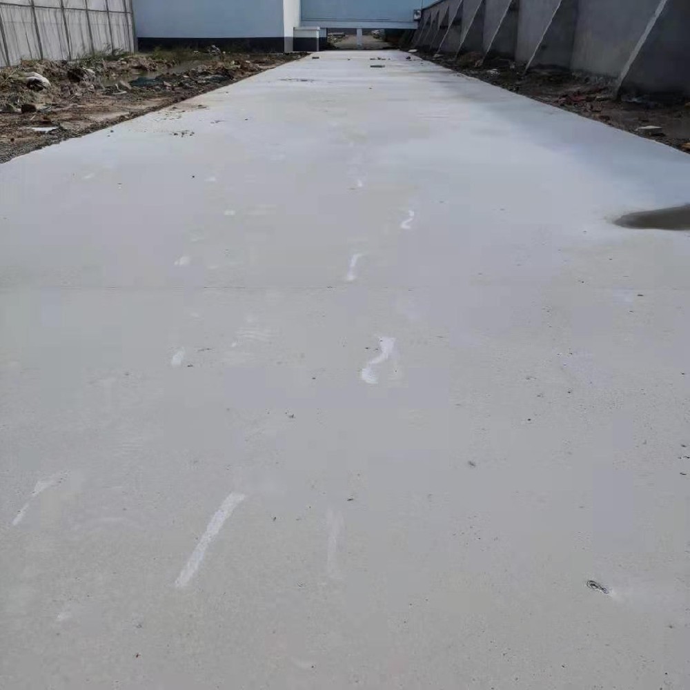 高聚物快速修补料（抢修料）是一种新型的混凝土修补材料